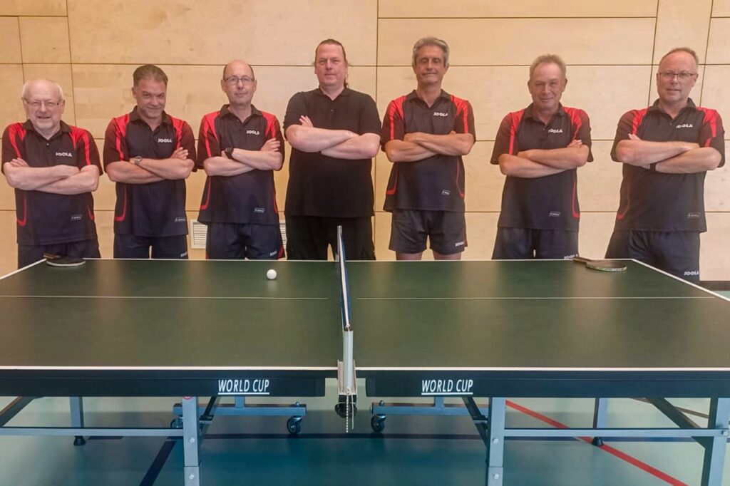 Meister in der Herren Kreisklasse B in der Saison 2023/2024: TSV Gerchsheim mit (von links nach rechts) Erich Wagner, Jürgen Szeitszam, Matthias Seubert, Martin Blaschke, Anton Albert, Klaus Michel und Arnold Seubert.